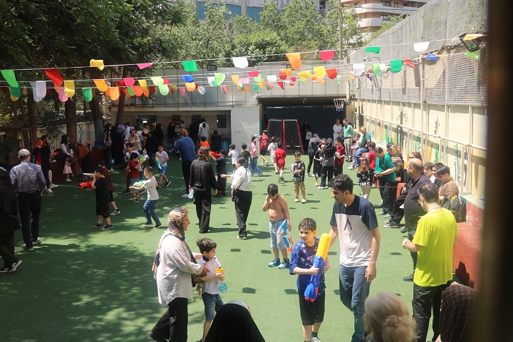 ایونت شاد آب‌ بازی دانش‌ آموزان در دبستان علامه طباطبایی واحد ونک